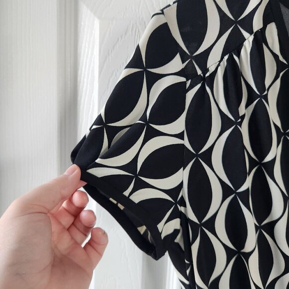 Donna Morgan V-Neck Mock Wrap Short Sleeve Dress - Picture 4 of 10